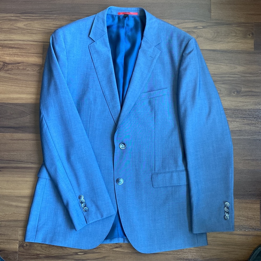 Hugo Boss 42R Light Blue Suit